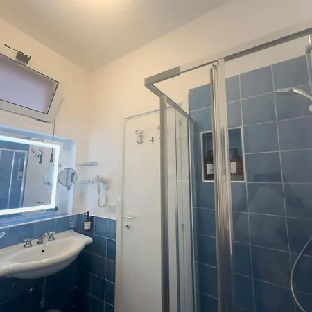 Hotel Chiaia Di Luna 4*