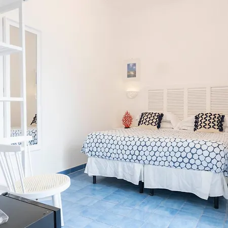 Chiaia Di Luna 4*