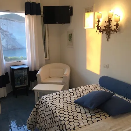 Hotel Chiaia Di Luna 4*