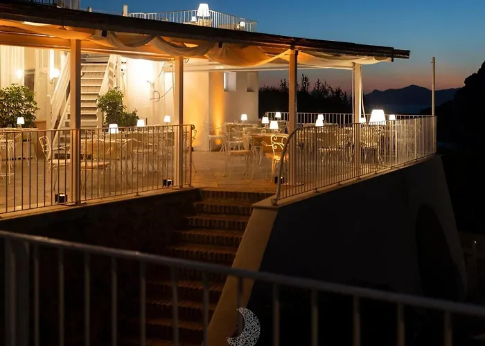 Otel Chiaia Di Luna 4*